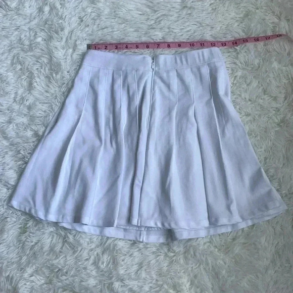Hollister ultra high rise white pleated skirt. Size Small. - Picture 5 of 5